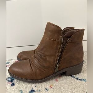 Baretraps: Women’s Brown Ankle Booties Size 8